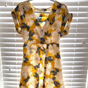 Dress perfect for SPRING! Size: L